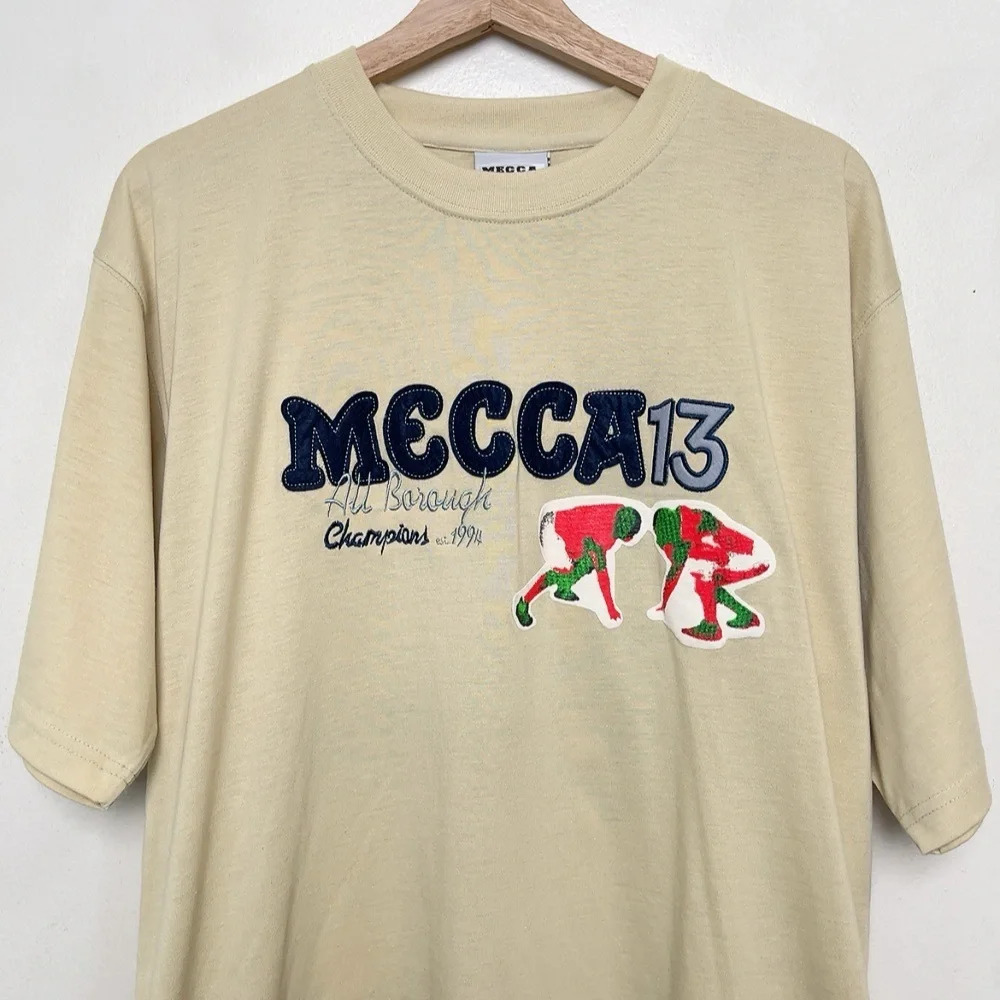 Mecca Mens Medium Short Sleeve Vintage Embroidered Print Logo Tshirt - Picture 2 of 11